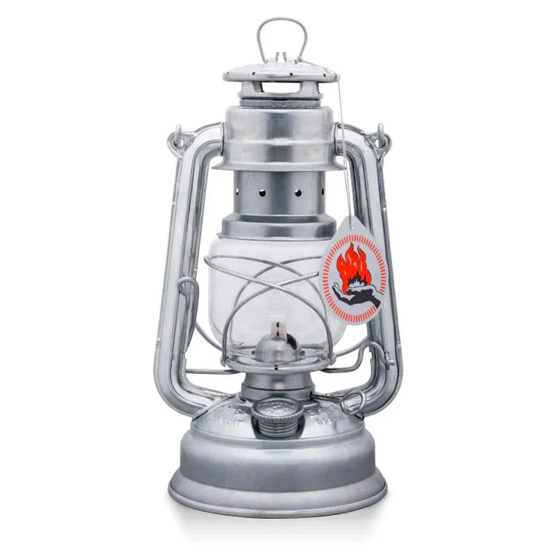Feuer Hand Hurricane Lantern in Zinc