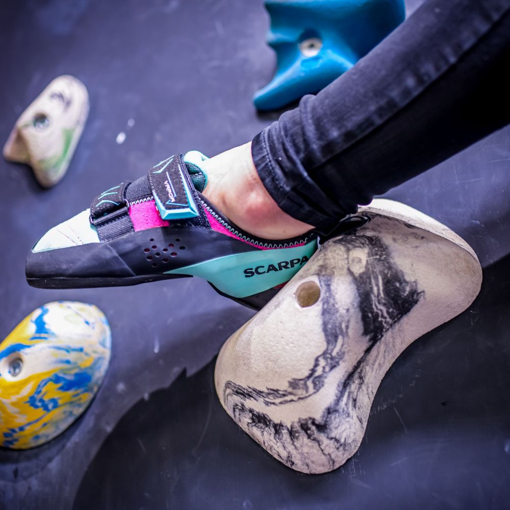 Testing rock shoe heel hooking