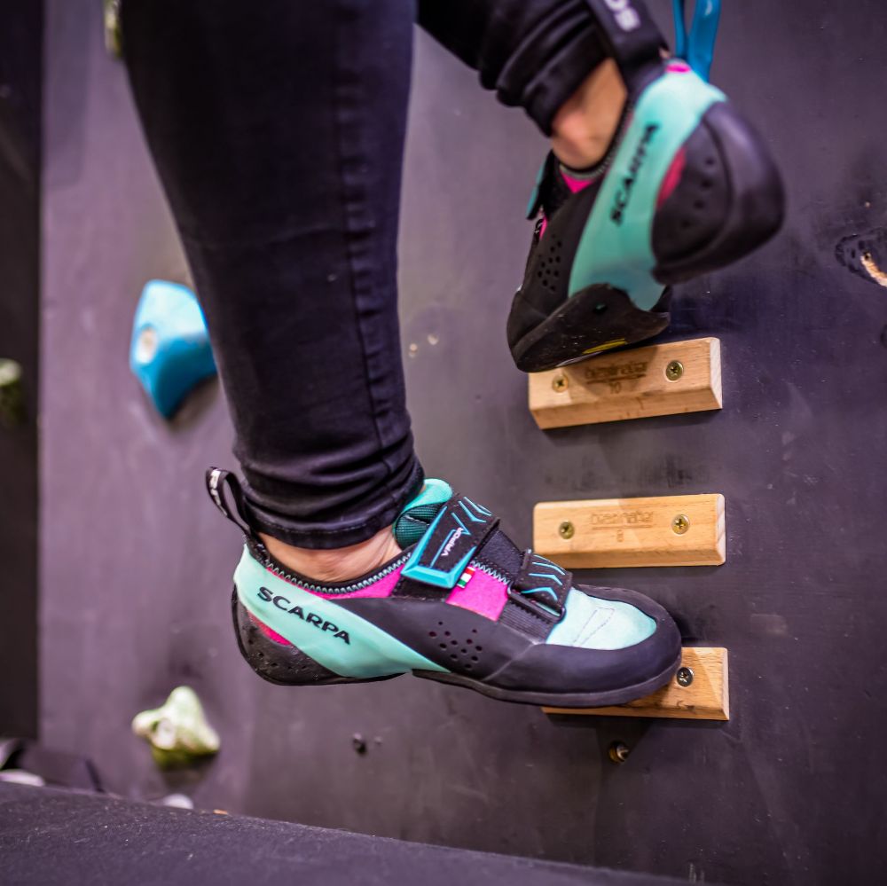 Testing rockshoes on small edges